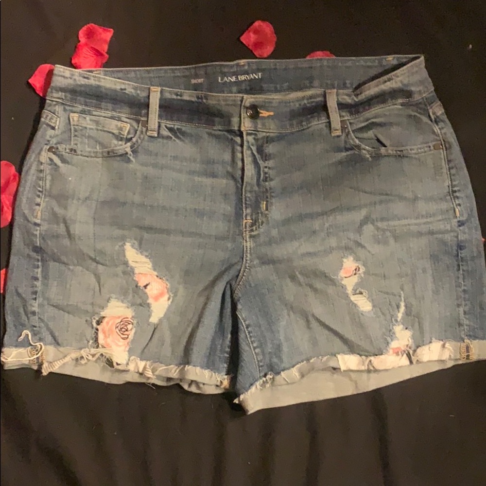 🌻 LANE BRYANT DENIM SHORT WITH PATCHES